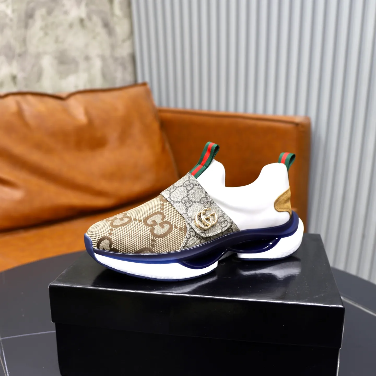 Ex-factory price: 442💰🙅‍♂️🙅‍♂️🙅‍♂️ Brand: GUCCI Standard code: 38-44 (45 customized) Grade: Same as the official website Material: Original leather splicing, comfortable and breathable lining, original wear-resistant outsole Style category: Men's fashionable casual shoes, running shoes, noble luxury brand elements, top luxury Color: actual picture color